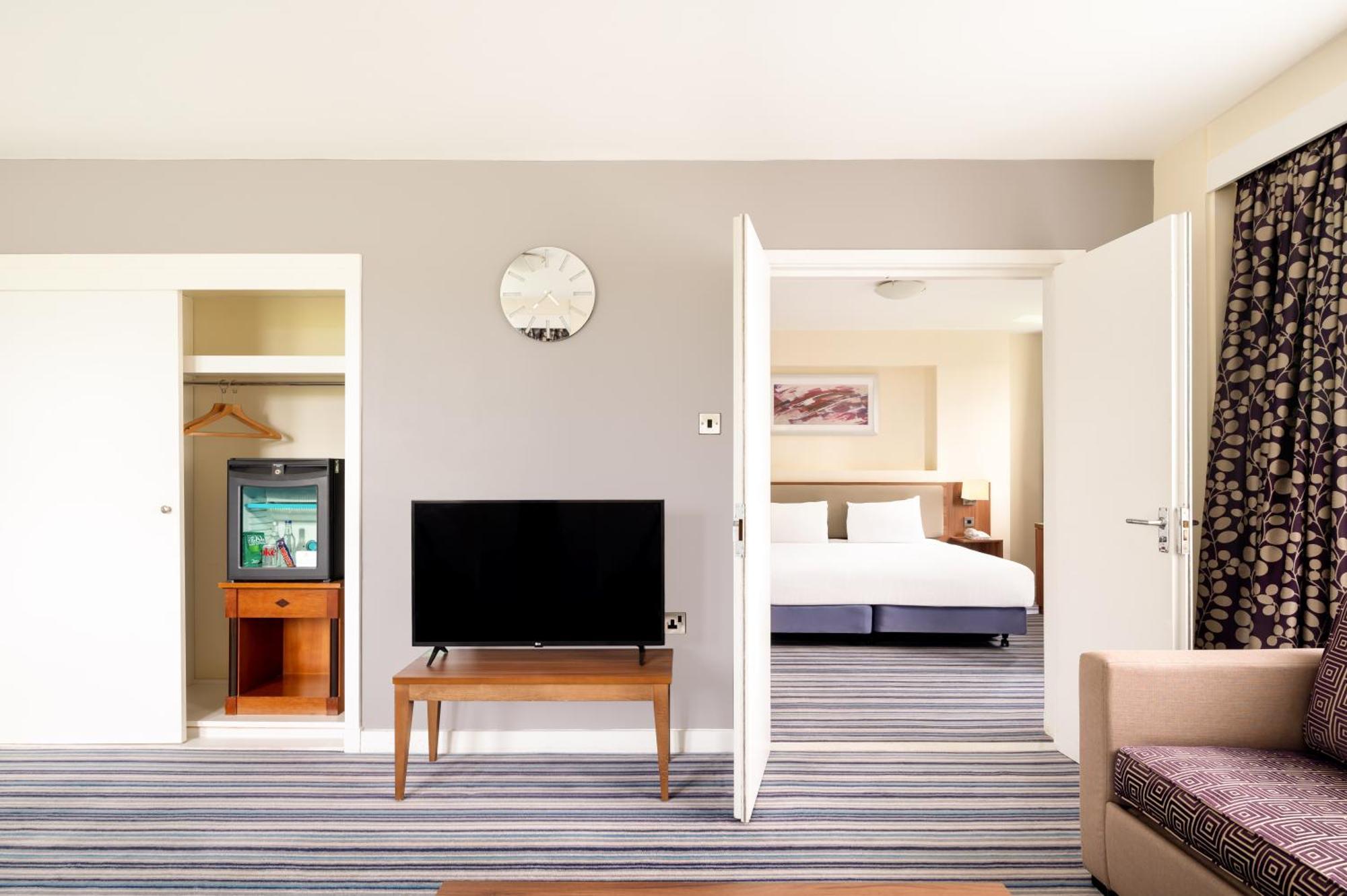 Holiday Inn Leeds Brighouse By Ihg Экстерьер фото