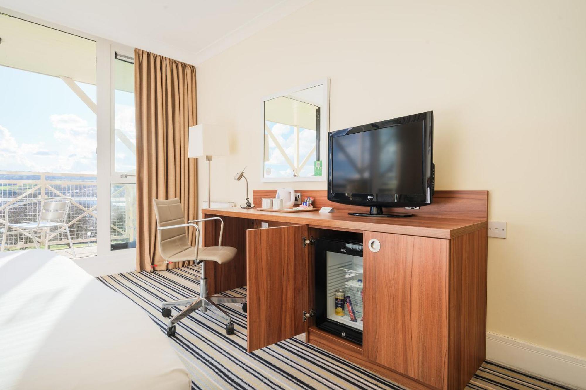 Holiday Inn Leeds Brighouse By Ihg Экстерьер фото
