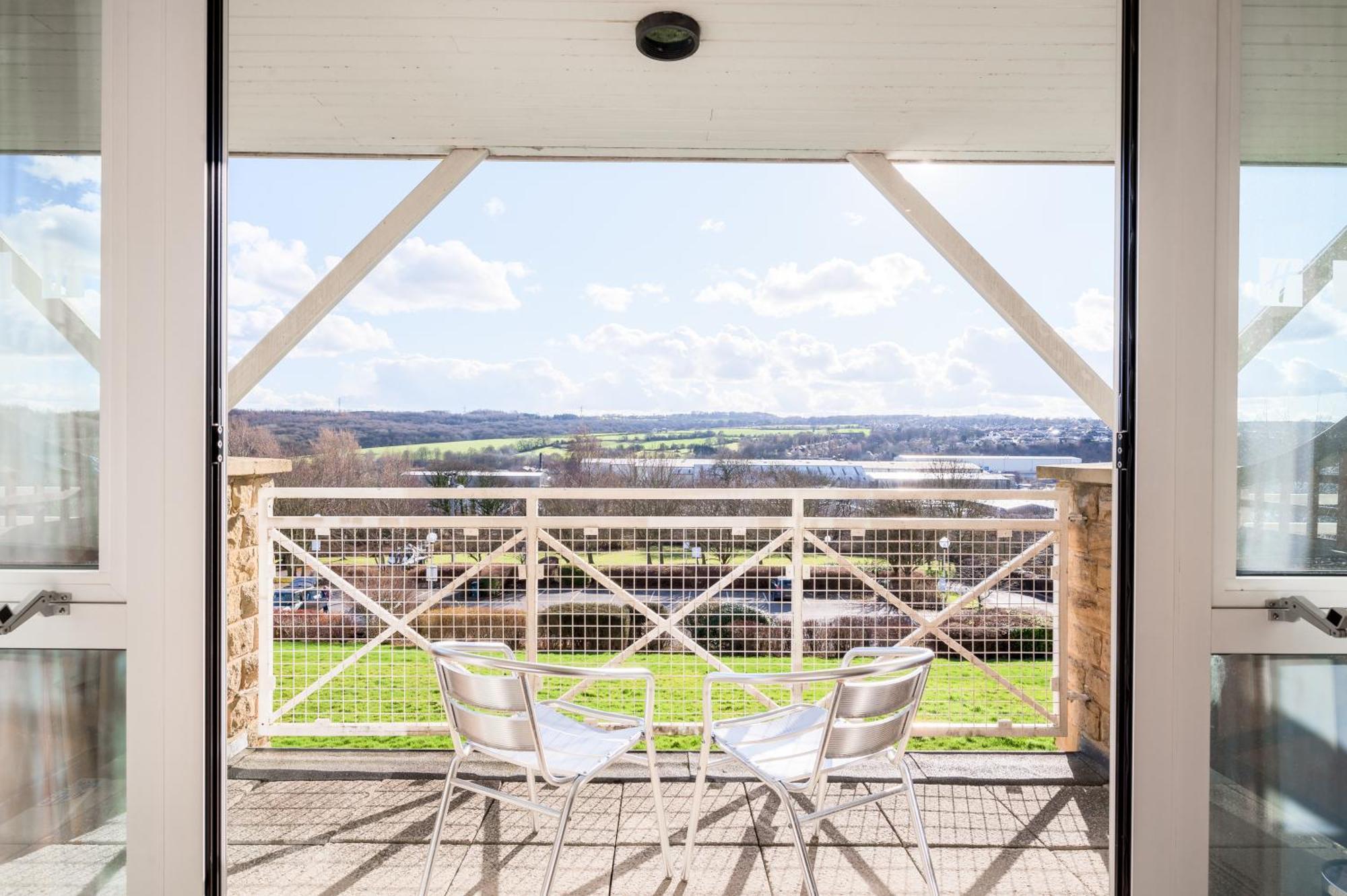 Holiday Inn Leeds Brighouse By Ihg Экстерьер фото